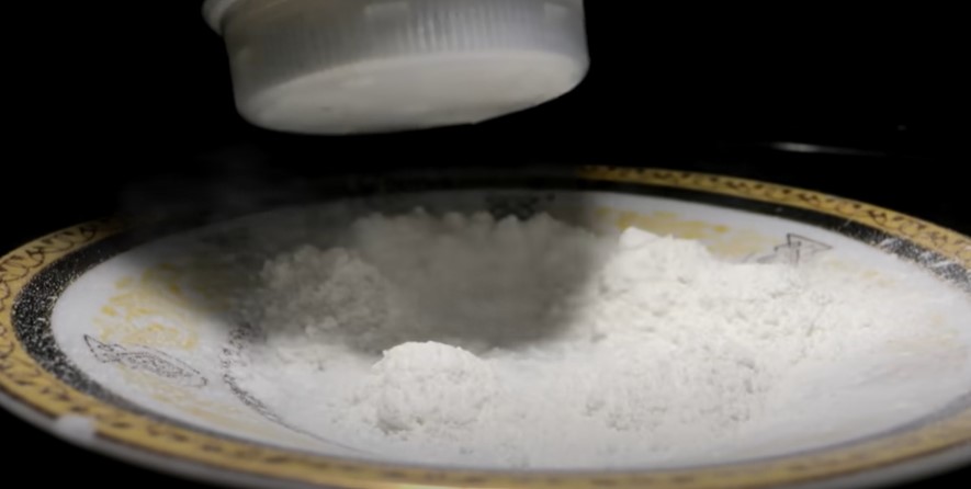 Baby powder helps serve as a barrier for ants
